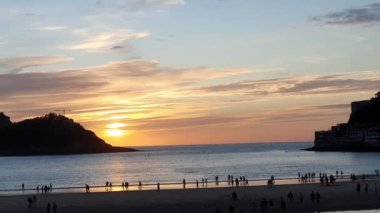 Sahilde gün batımı