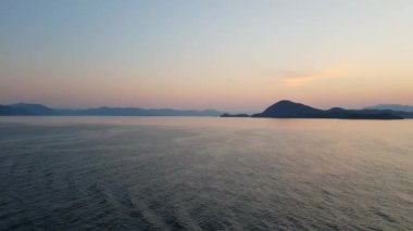 İlkbaharda Alaska 'ya yelken açmak.