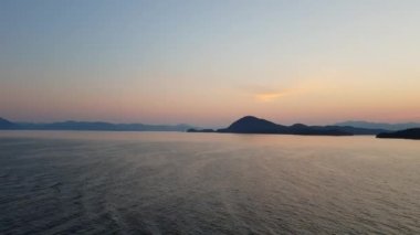İlkbaharda Alaska 'ya yelken açmak.