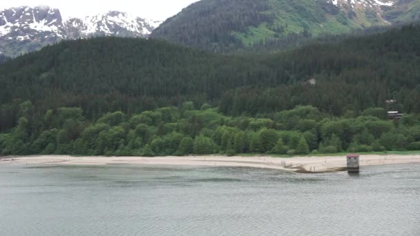 croisière dans le fjord de l'Alaska au printemps 