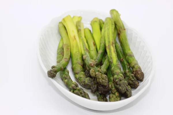 Gegrilde Wilde Asperges Een Wit Dienblad — Stockfoto