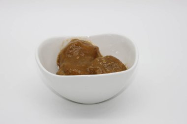Soğan soslu biftek köftesi.