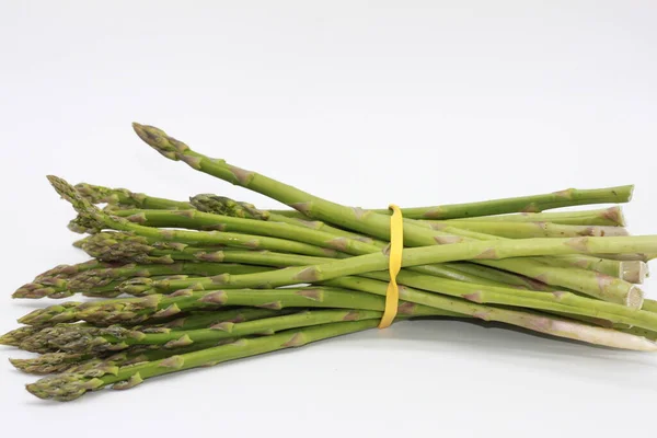 Asparagus Liar Pada Latar Belakang Putih — Stok Foto