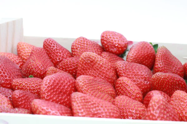 Fresas Rojas Aisladas Sobre Fondo Blanco — Foto de Stock