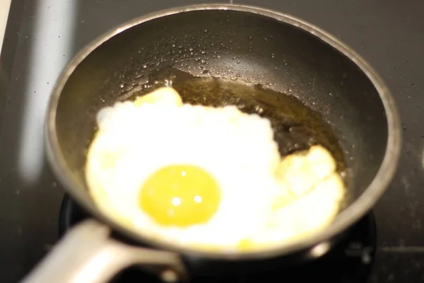Telur Goreng Dalam Panci — Stok Foto