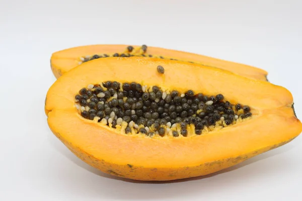 Papaya Cortada Por Mitad Aislada Sobre Fondo Blanco —  Fotos de Stock