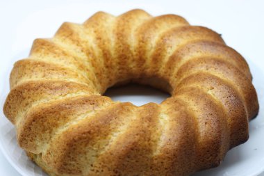 Taze pişmiş tereyağlı kek.