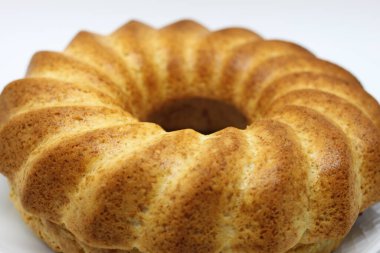 Taze pişmiş tereyağlı kek.