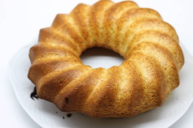 Taze pişmiş tereyağlı kek.