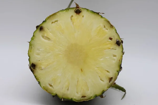 Ananas Slice Achtergrond Geïsoleerd Witte Achtergrond — Stockfoto