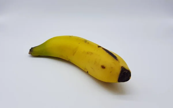 Gelbe Bananen Auf Weißem Hintergrund — Stockfoto