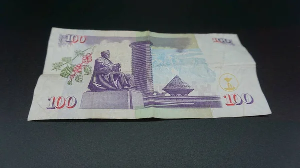 100 Кенийских Шиллинговых Банкнот Черном Фоне — стоковое фото