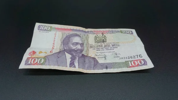 100 Кенийских Шиллинговых Банкнот Черном Фоне — стоковое фото