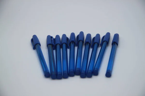 Stylos Bleus Sur Fond Blanc — Photo