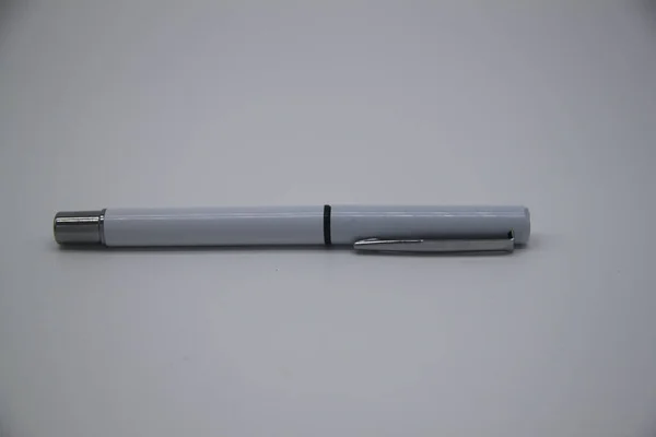 Witte Stift Met Zwarte Inkt Fijne Punt — Stockfoto