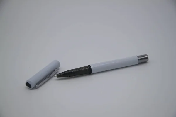 Stylo Marqueur Blanc Avec Encre Noire Pointe Fine — Photo