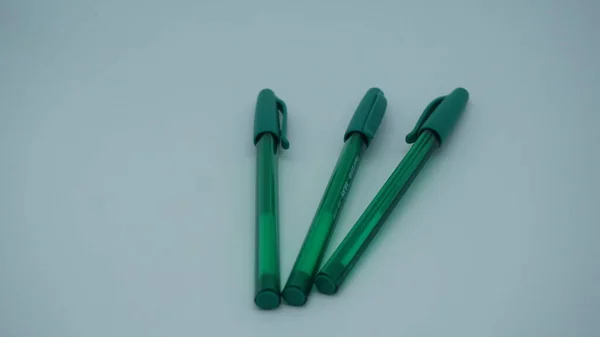 Green Plastic Pens White Background — Stock Photo, Image