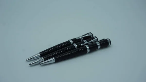 Schwarze Und Silberne Kugelschreiber — Stockfoto