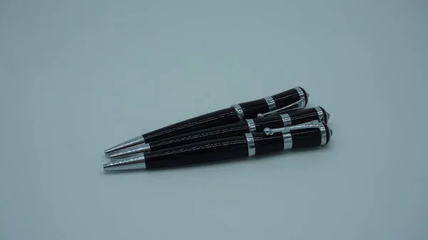 黒と銀のペン — ストック写真