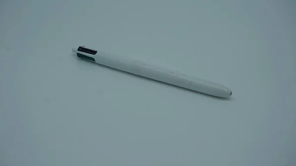 浅色底色钢笔4支 — 图库照片
