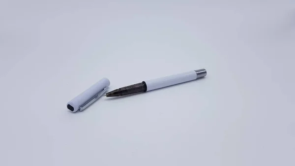 浅色底色钢笔 — 图库照片