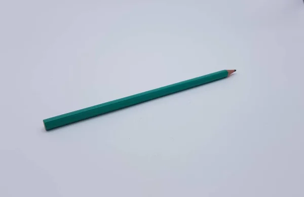 白い背景に緑のペン — ストック写真