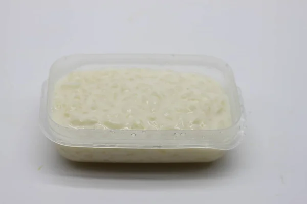 Смачний Домашній Рисовий Пудинг Білому Тлі — стокове фото