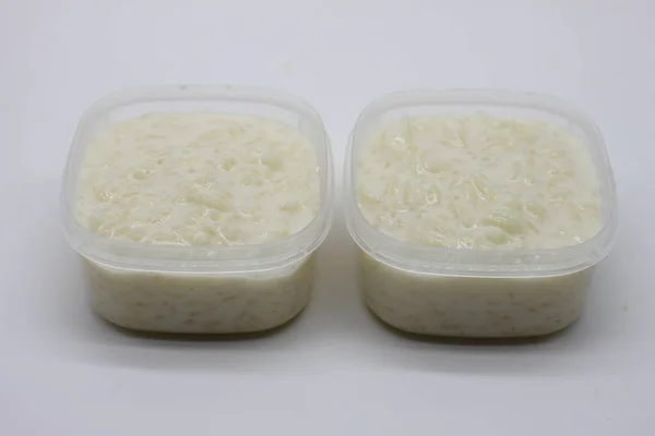 Delicioso Pudim Arroz Caseiro Fundo Branco — Fotografia de Stock