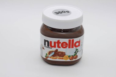 Donostia San Sebastian, Bask ülkesi, İspanya, 19 Mayıs 2020: 350 gr fındık şişesi