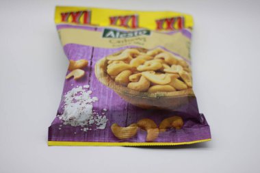 Donostia San Sebastian, Bask Bölgesi, Mayıs 19, 2020: kavrulmuş kaju paketi