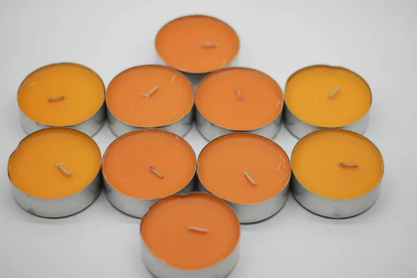 Candele Profumate Gialle Arancioni Sfondo Bianco — Foto Stock