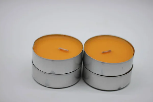 Amarelo Laranja Velas Perfumadas Fundo Branco — Fotografia de Stock