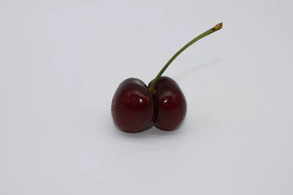 Cerises Rouges Sur Fond Blanc — Photo