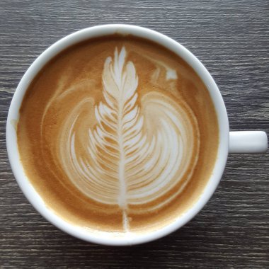 Latte sanat kahve bir fincan Üstten Görünüm.