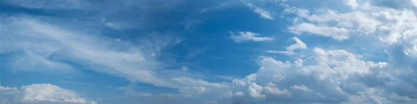 Cielo panorámico con nube . —  Fotos de Stock