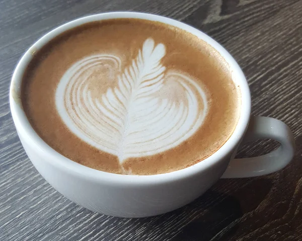 A mug of latte art coffee. — Stock Photo, Image