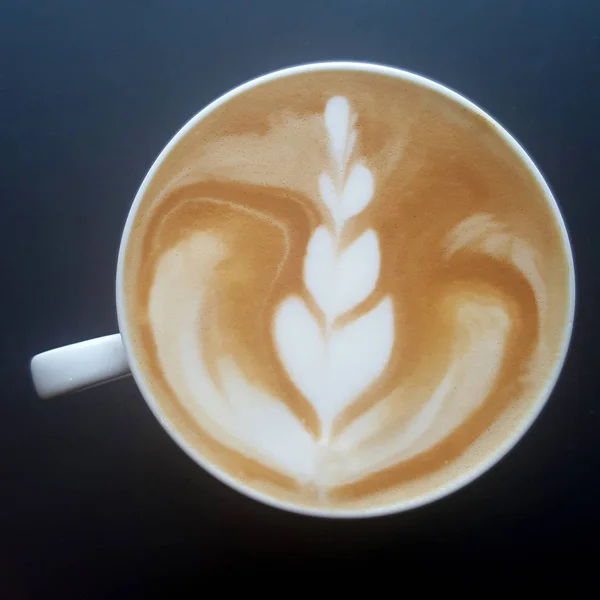 Pemandangan atas cangkir kopi seni latte . — Stok Foto