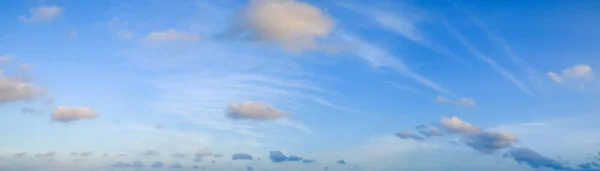 Panoramic sky on a cloudy day. — Stock Photo, Image