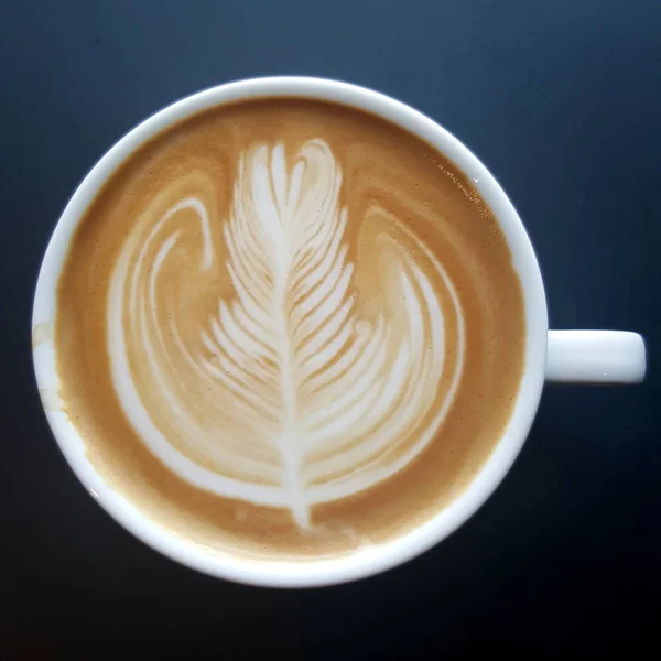 Vista superior de una taza de café arte latte . —  Fotos de Stock