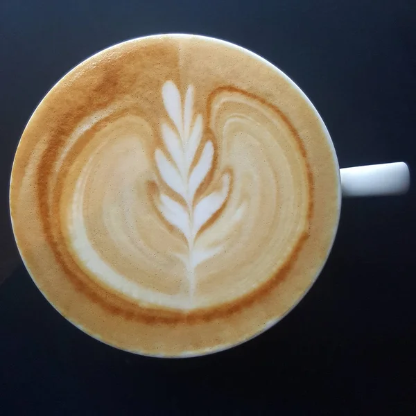 Pemandangan atas cangkir kopi seni latte . — Stok Foto