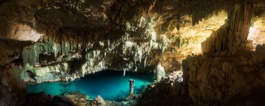 Flores Island, Labuan Bajo, Endonezya mağarada Rangko