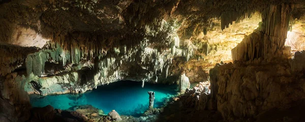 Flores Island, Labuan Bajo, Endonezya mağarada Rangko