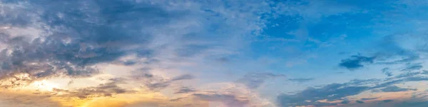 Panorama Von Dramatischer Lebendiger Farbe Mit Schöner Wolke Von Sonnenaufgang — Stockfoto