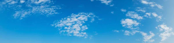 Céu Panorama Com Nuvem Dia Ensolarado Uma Bela Nuvem Cirros — Fotografia de Stock