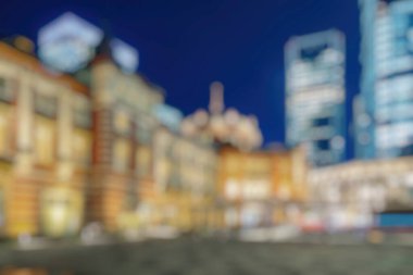 Akşamları Tokyo şehrinin siluetinin bulanık arkaplanı. Soyut arkaplan.