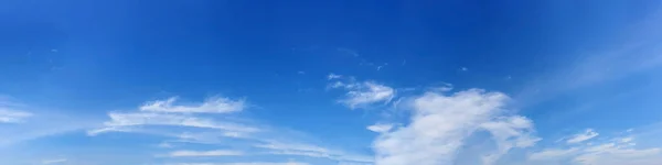 Panoramahimmel Mit Wolken Einem Sonnigen Tag Schöne Zirruswolke Panoramabild — Stockfoto