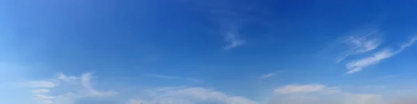 Langit Panorama Dengan Awan Hari Yang Cerah Awan Cirrus Yang — Stok Foto