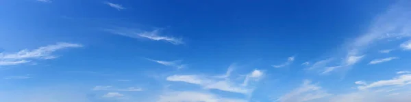 Panorama Himmel Med Moln Solig Dag Vackert Cirrusmoln Panoramabild — Stockfoto