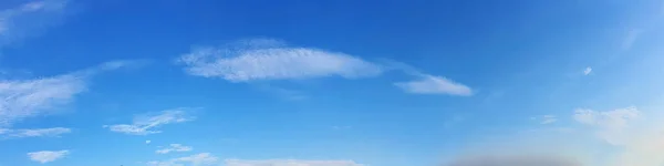 Panorama Himmel Med Moln Solig Dag Vackert Cirrusmoln Panoramabild — Stockfoto