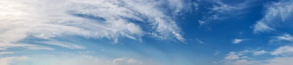 Güneşli Bir Günde Güzel Bulutlu Bir Panorama Gökyüzü Panoramik Yüksek — Stok fotoğraf